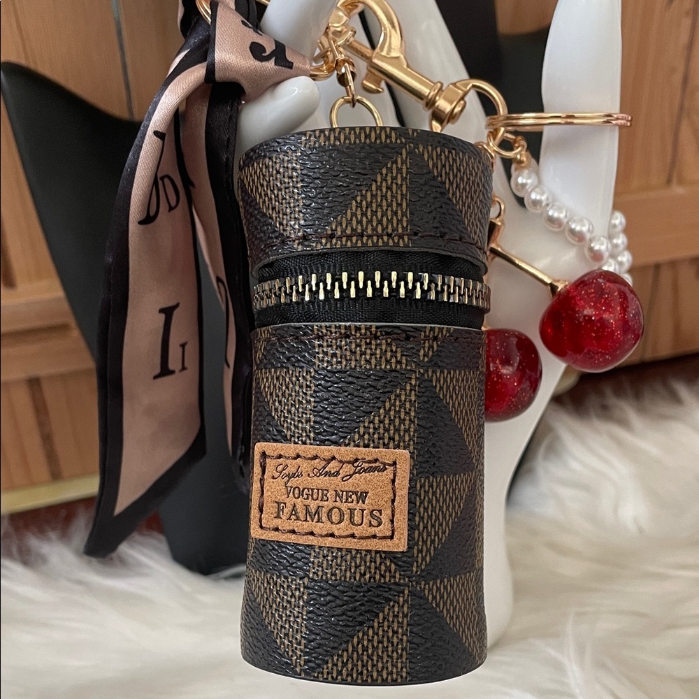 Vogue New Famous Brown Geometric Keychain Pouch